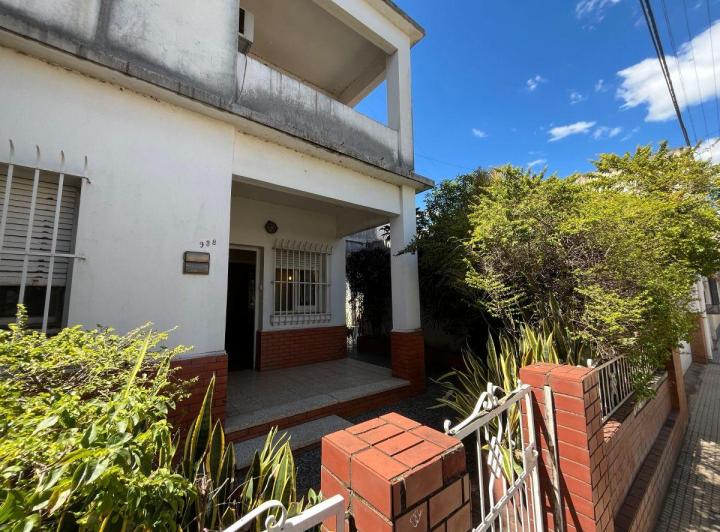 Casa · 390m² · 9 Ambientes · 2 Cocheras