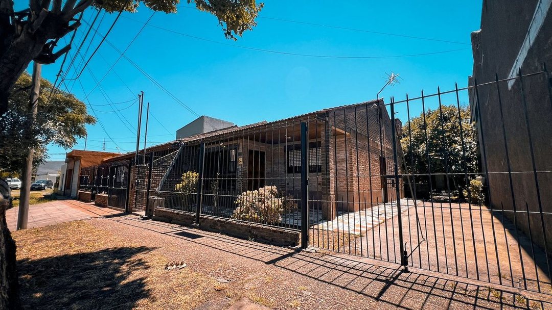 VENTA CASA 3 AMB JARDIN EL GAUCHO APTO CREDITO