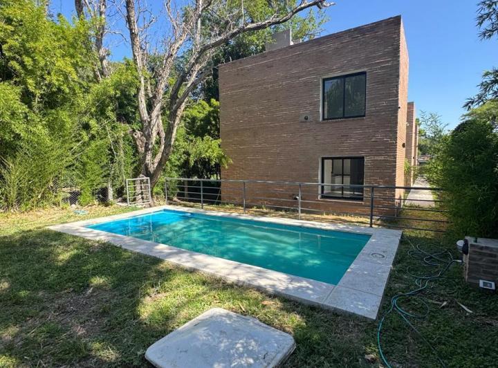Casa · 120m² · 8 Ambientes