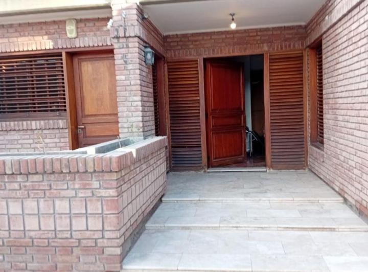 Casa · 210m² · 7 Ambientes · 6 Cocheras