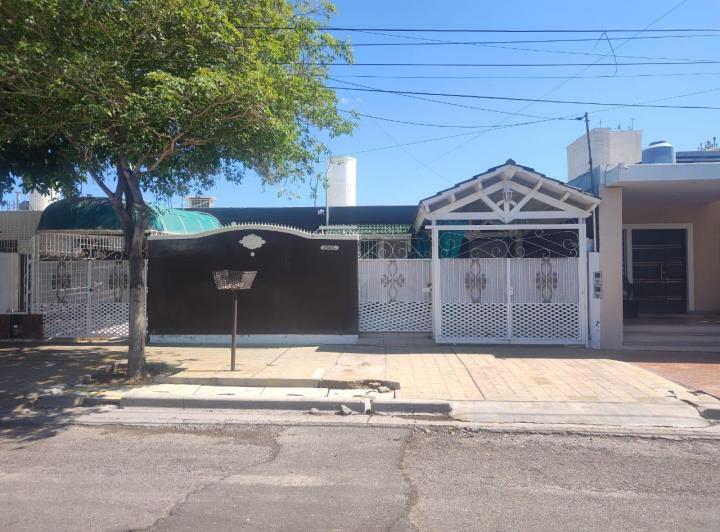 Casa · 250m² · 9 Ambientes · 2 Cocheras