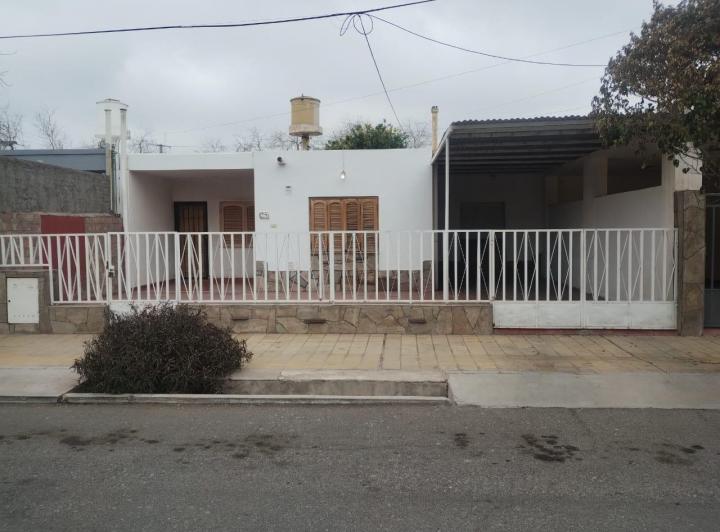 Casa · 230m² · 5 Ambientes · 1 Cochera