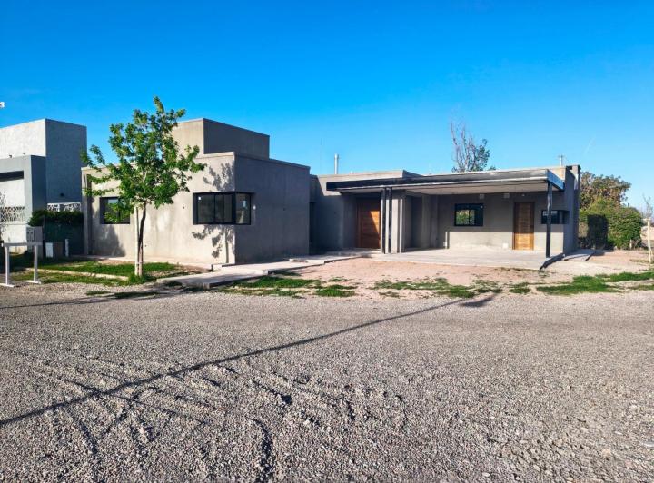 Casa · 180m² · 5 Ambientes · 2 Cocheras