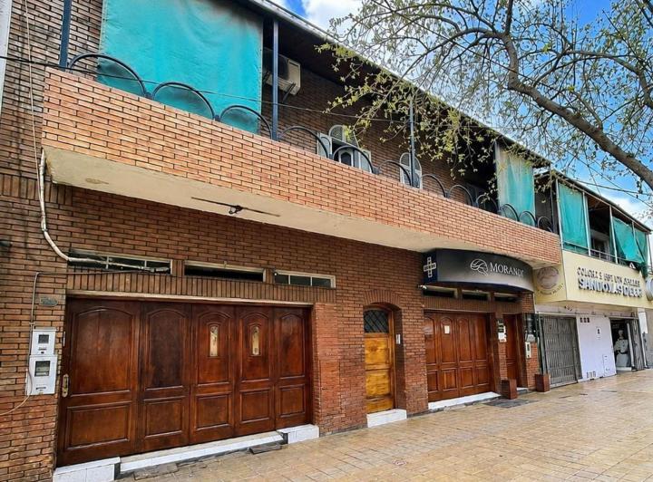 Casa · 438m² · 16 Ambientes · 2 Cocheras