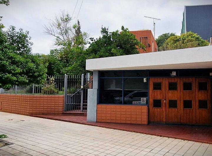 Casa · 254m² · 8 Ambientes · 1 Cochera