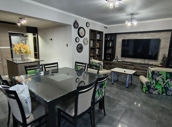 Casa · 136m² · 6 Ambientes · 2 Cocheras