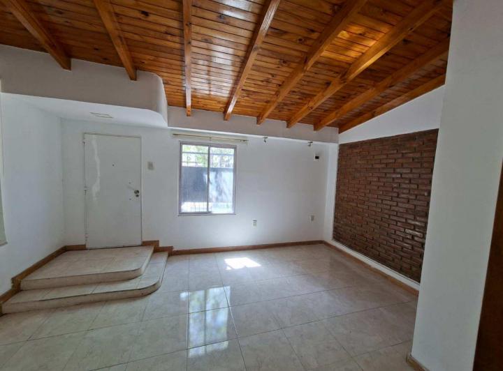 Casa · 143m² · 6 Ambientes · 1 Cochera