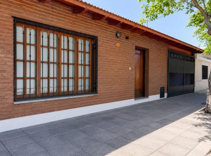 Casa · 185m² · 7 Ambientes · 2 Cocheras
