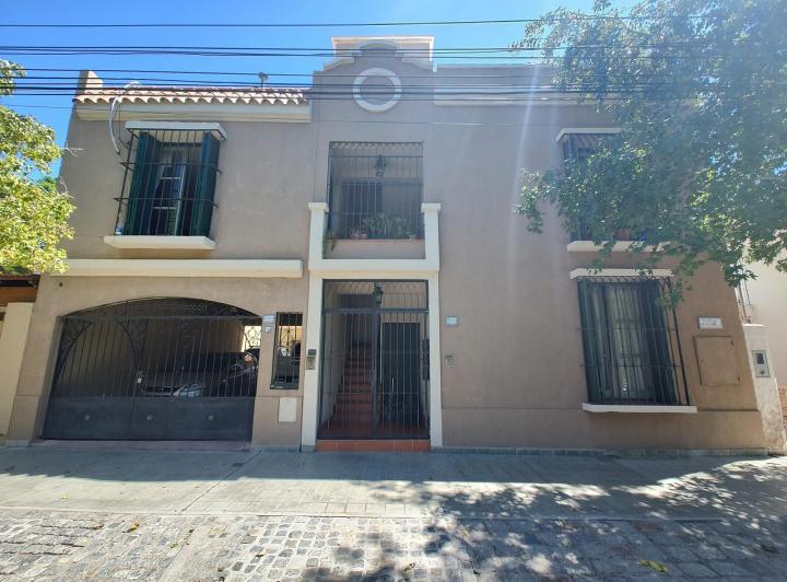 Casa · 200m² · 8 Ambientes · 4 Cocheras
