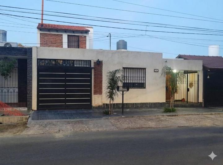 Casa · 135m² · 6 Ambientes · 2 Cocheras