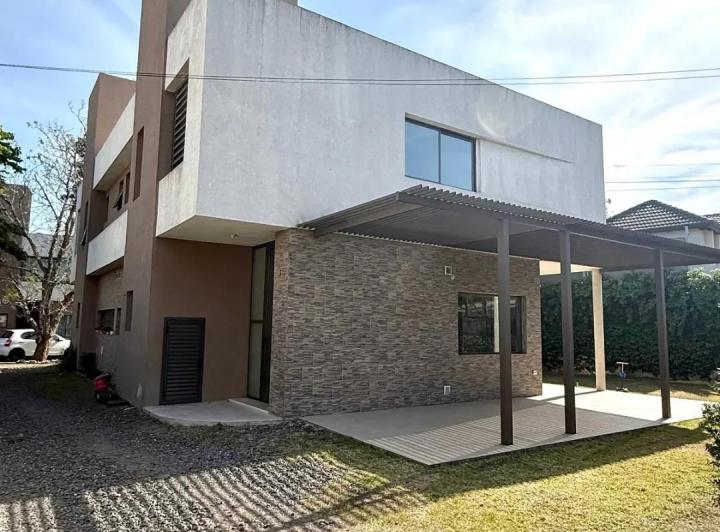 Casa · 148m² · 5 Ambientes · 3 Cocheras
