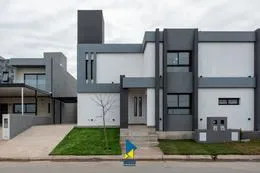 Venta de Casa tipo Duplex en Docta Avenida