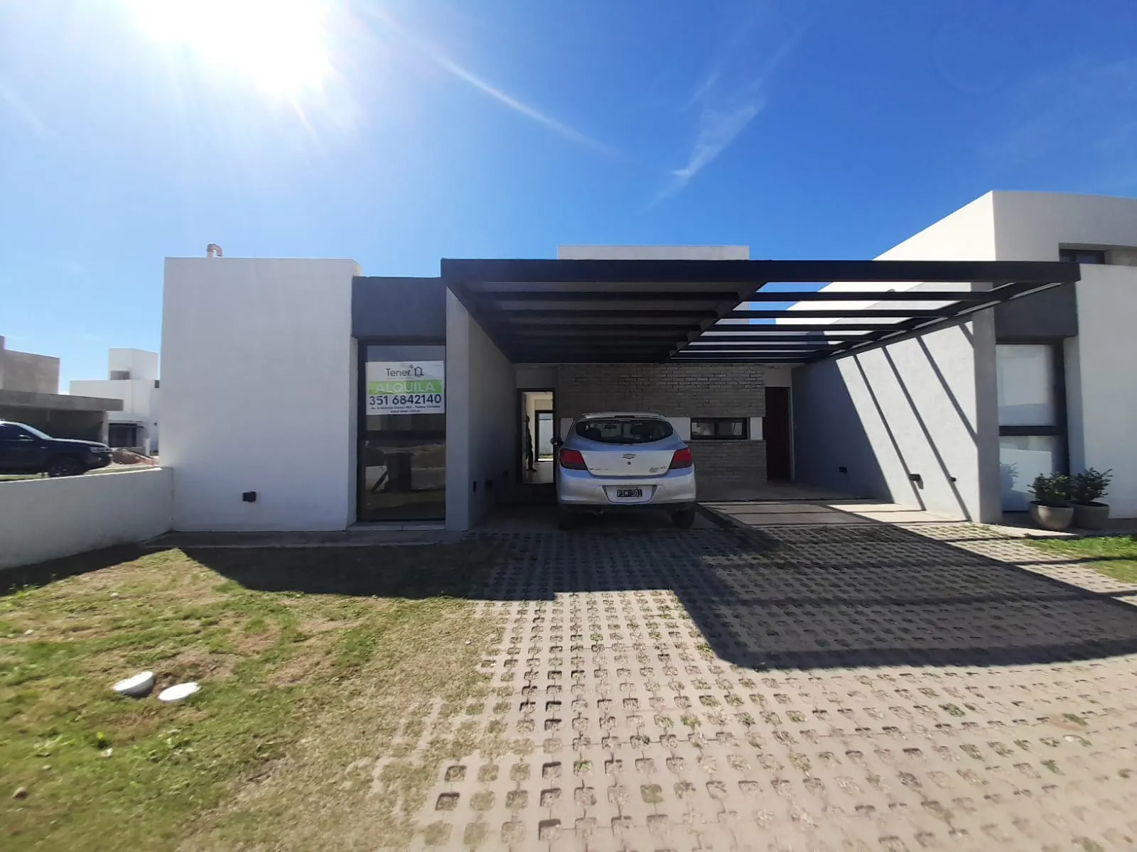 CASA DE DOS DORMITORIOS CON COCHERA EN TERRAZAS DE MANANTIALES