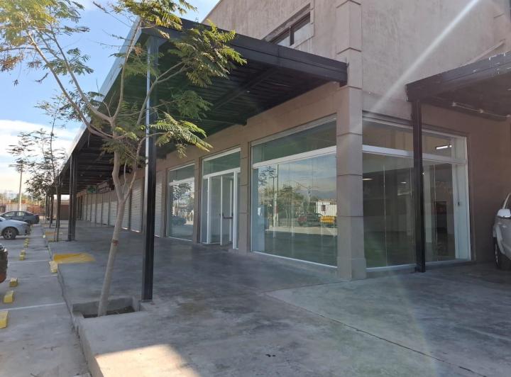 Local comercial · 432m² · 3 Ambientes · 5 Cocheras
