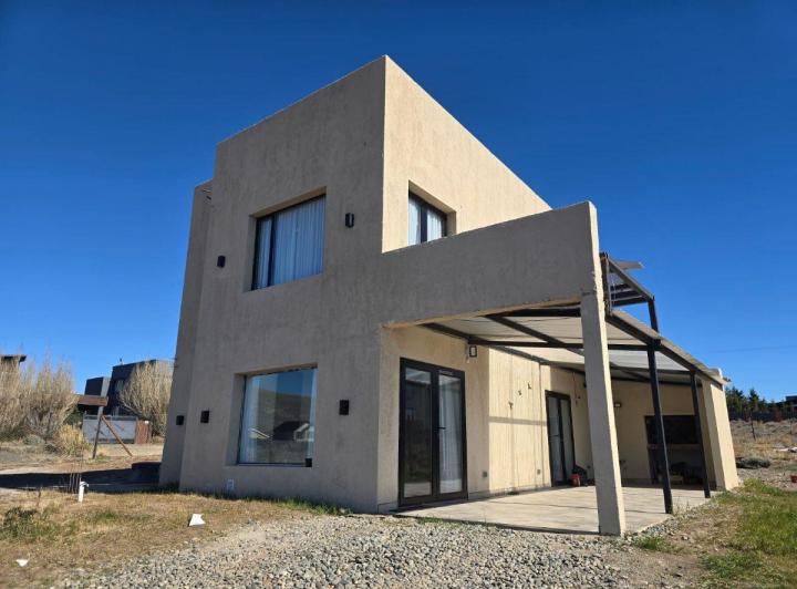 Casa · 144m² · 3 Ambientes