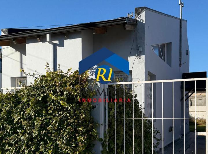 Casa · 220m² · 2 Dormitorios