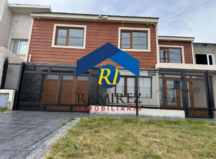 Casa · 243m² · 2 Dormitorios