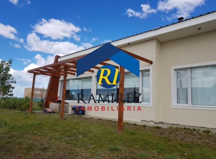 Casa · 2400m² · 3 Dormitorios