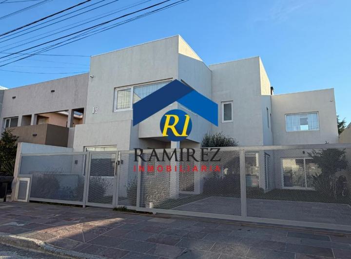Casa · 300m² · 4 Dormitorios