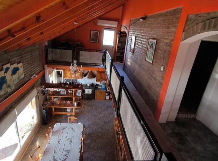Casa · 106m² · 8 Ambientes · 2 Cocheras