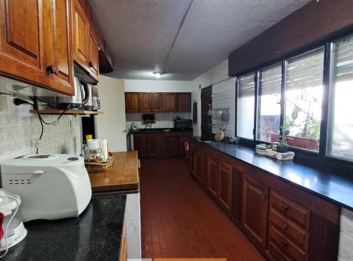 Casa · 250m² · 4 Ambientes · 1 Cochera