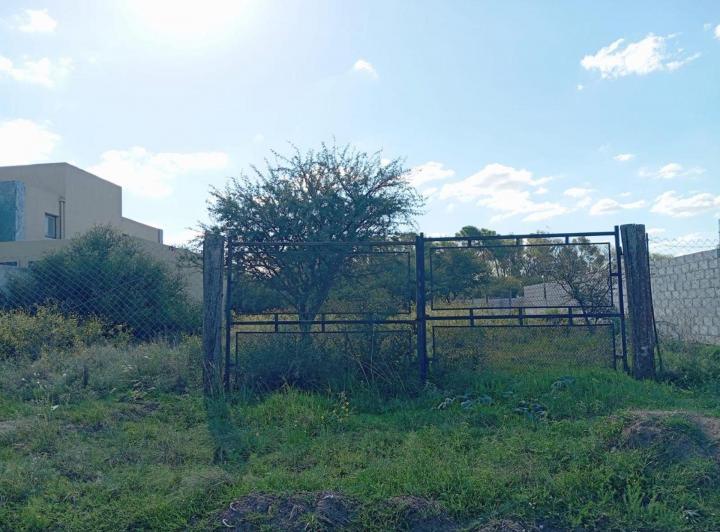 Terreno · 868m²