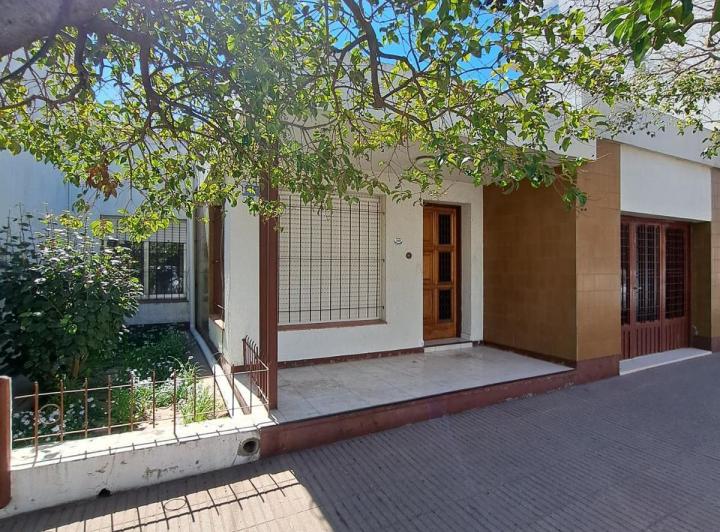 Casa · 128m² · 4 Ambientes · 1 Cochera