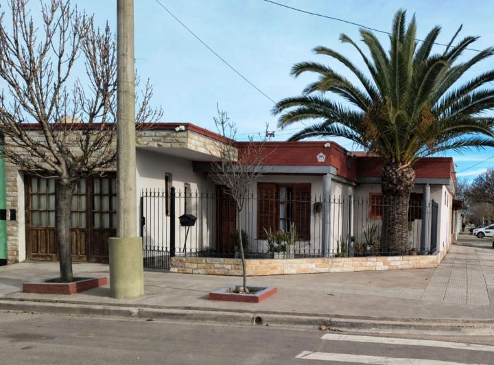 Casa · 130m² · 4 Ambientes · 2 Cocheras