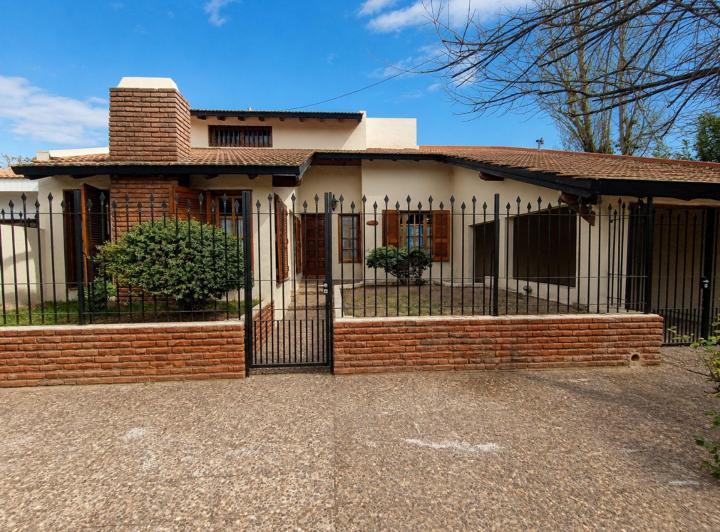 Casa · 175m² · 6 Ambientes · 1 Cochera