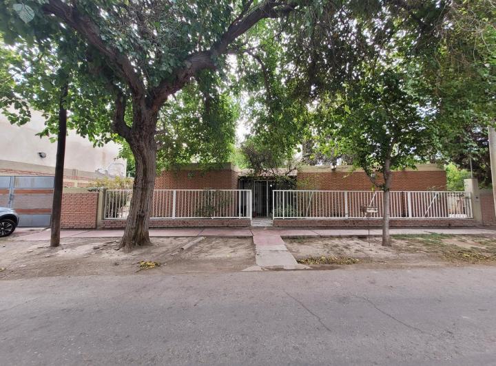 Casa · 113m² · 6 Ambientes · 3 Cocheras