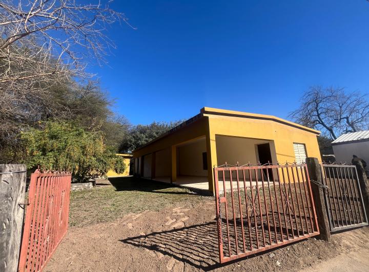 Casa · 187m² · 8 Ambientes · 1 Cochera