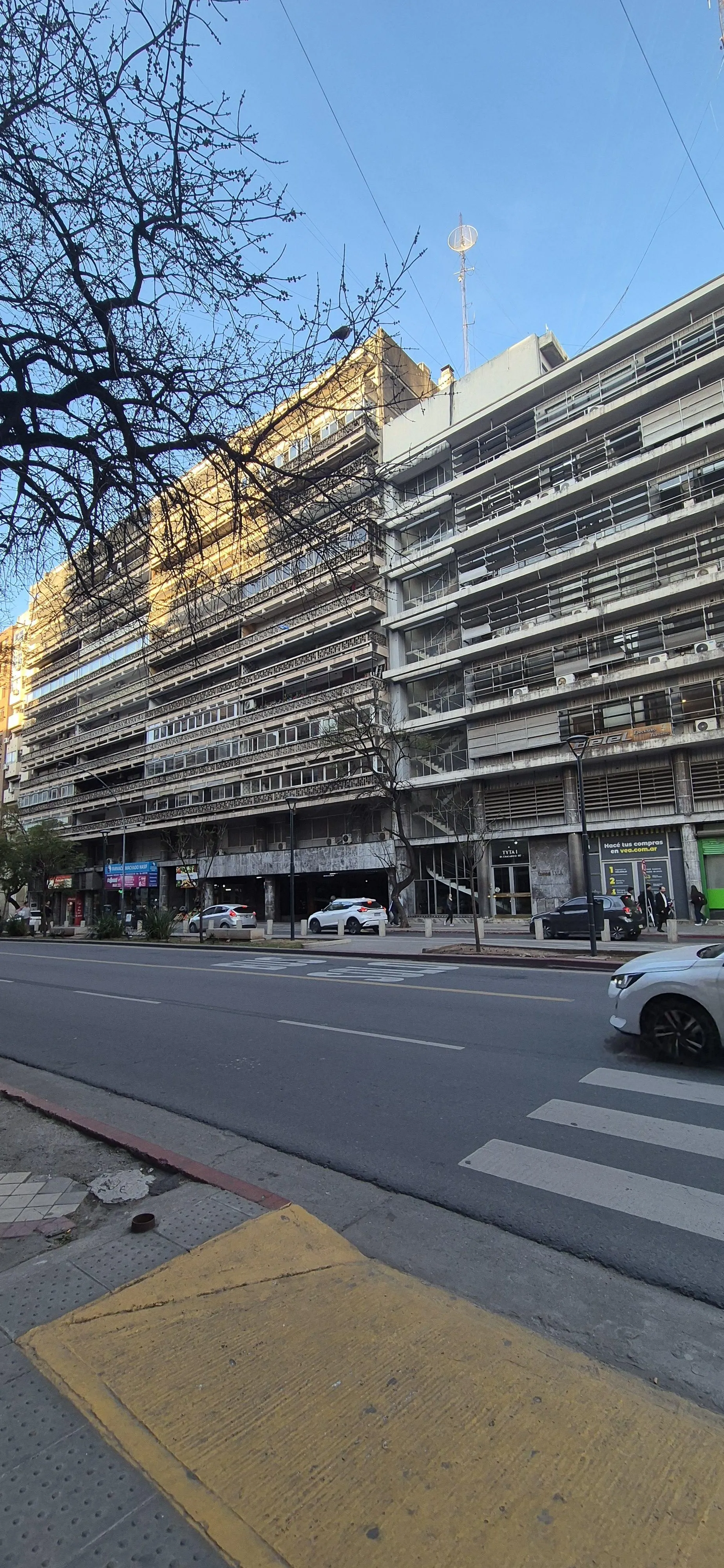 COCHERA EN VENTA en el CENTRO  Amplia, Cómoda y de fácil maniobra