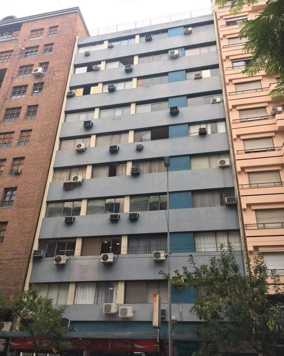 VENTA OFICINA IMPERDIBLE SOBRE AVENIDA COLON CENTRO