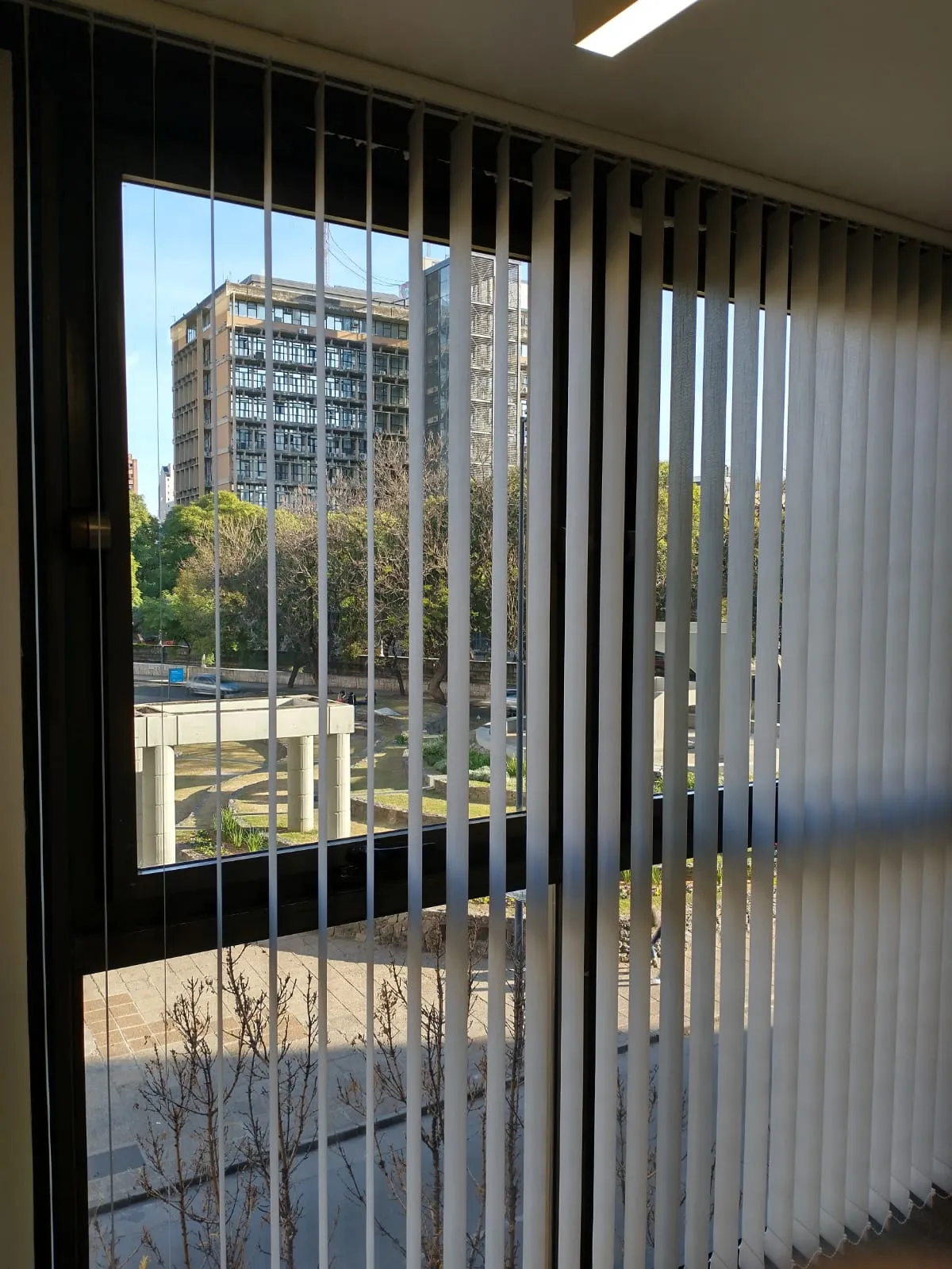 CENTRO OFICINA IMPEC ALQUILER 27 DE ABRIL 400 COCHERA y SEGURIDAD Z/TRIBUNALES