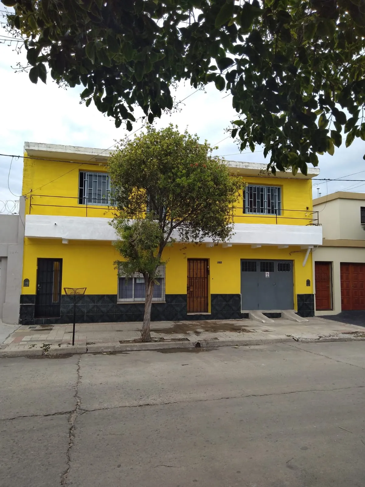 ALQUILO CASA DE 2 DORMITORIOS, COCHERA, PATIO Y TERRAZA  - B° GENERAL BUSTOS.
