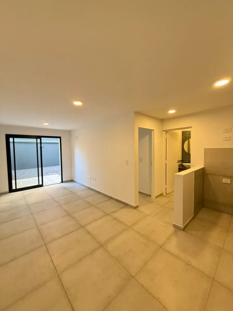 Alberdi Caseros 881 - Departamento 1 Dormitorio con Patio - Planta Baja