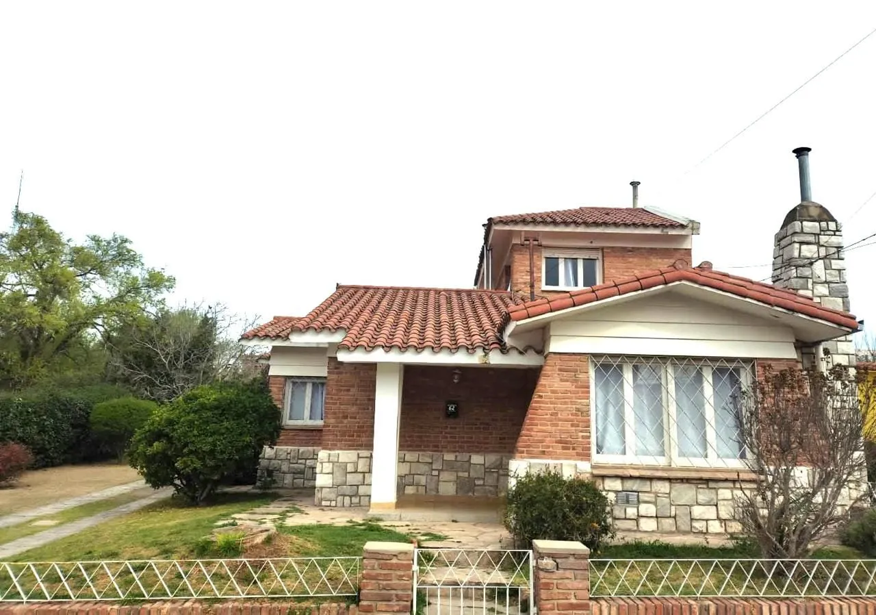 Se vende casa céntrica en La Cumbre con gas natural 3 dormitorios