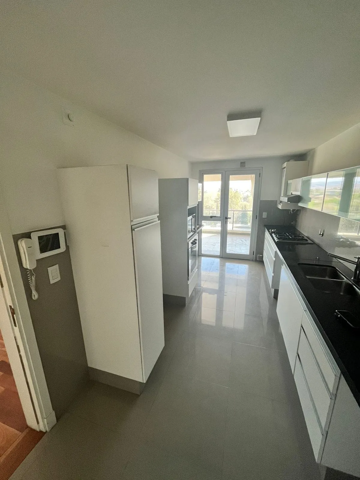Se vende departamento dos dormitorios complejo Casonas del Golf