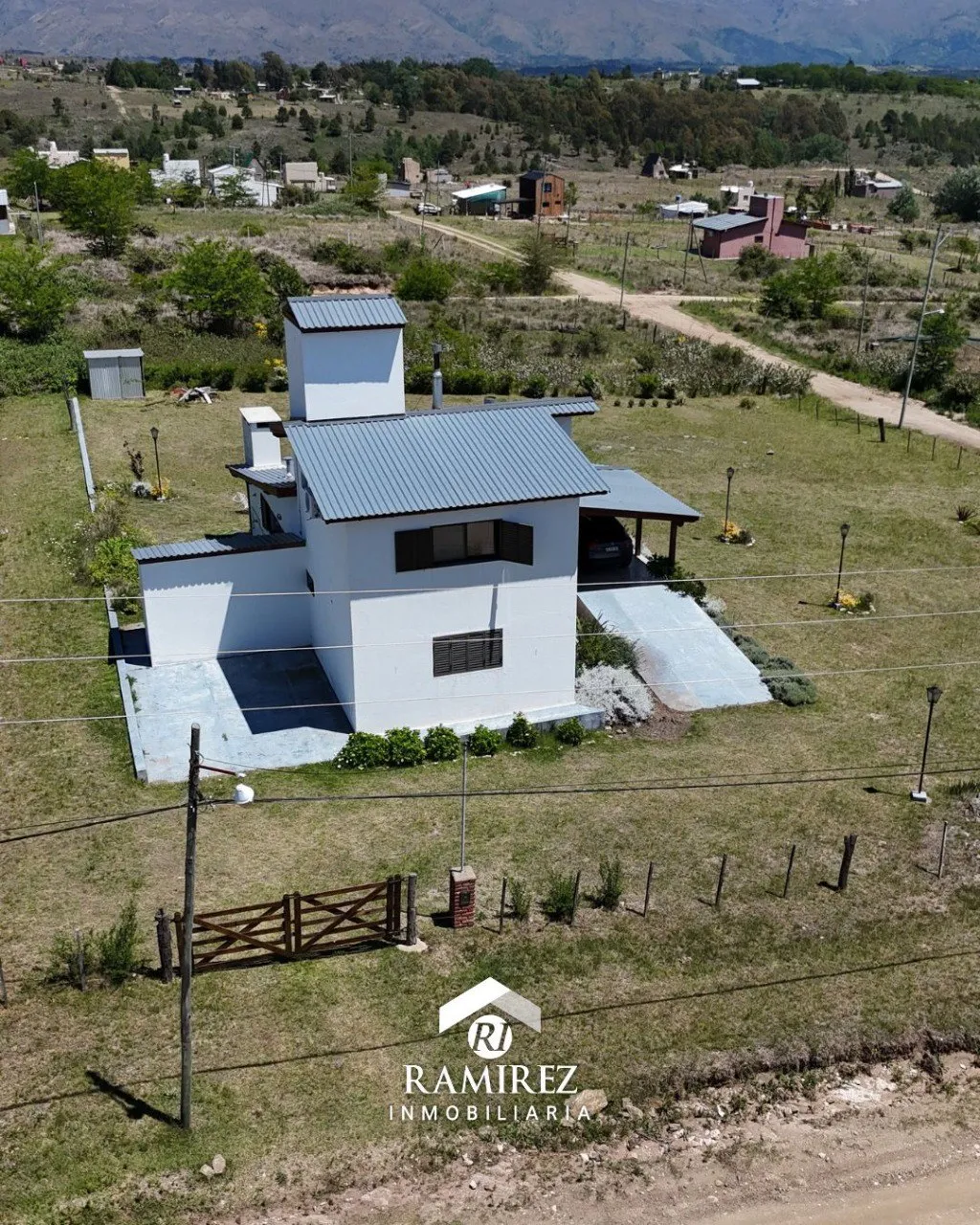 CASA EN VENTA - VILLA YACANTO DE CALAMUCHITA - CORDOBA (CA343)