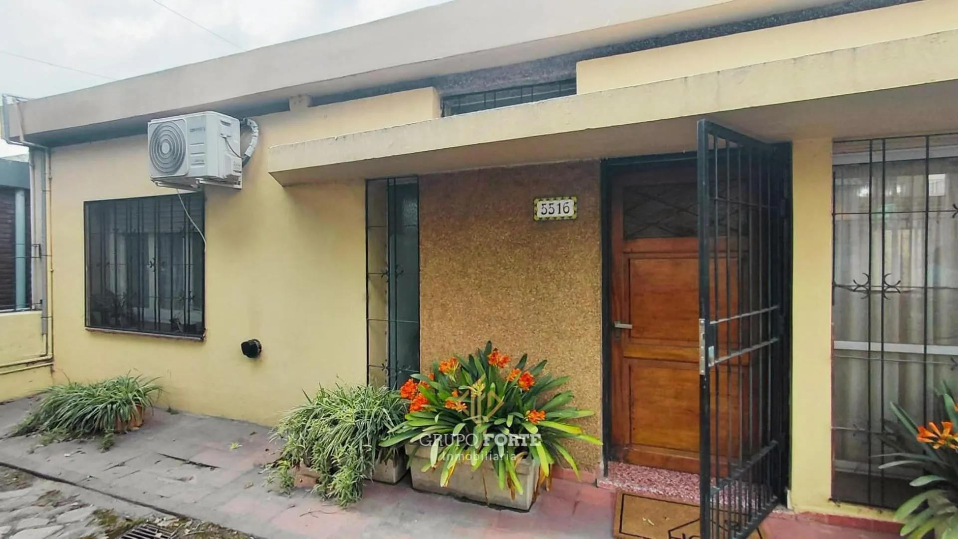 Casa venta Quebradas de las Rosas dos dorm + dpto