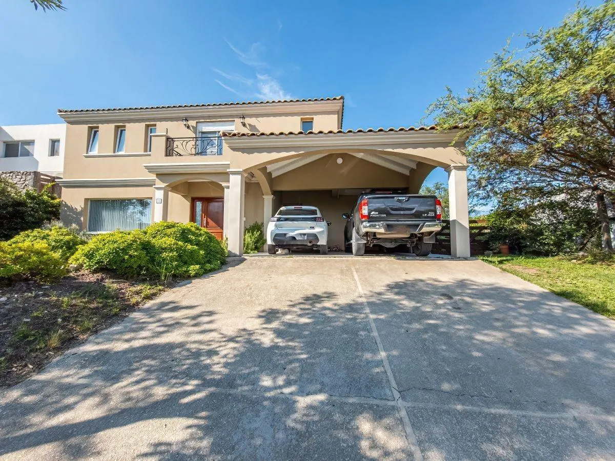 VENTA  CASA 3 DORMITORIOS EN ESTANCIA Q2  MENDIOLAZA