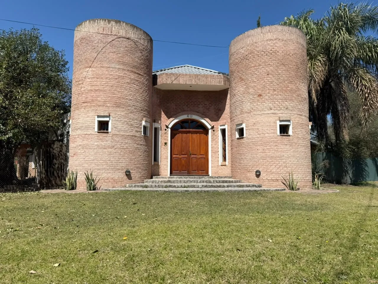 GRAN CASA EN ALQUILER DE 3 DORMITORIOS CON ASADOR Y PILETA EN LOS CAROLINOS