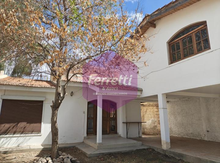 Casa · 371m² · 5 Ambientes · 1 Cochera