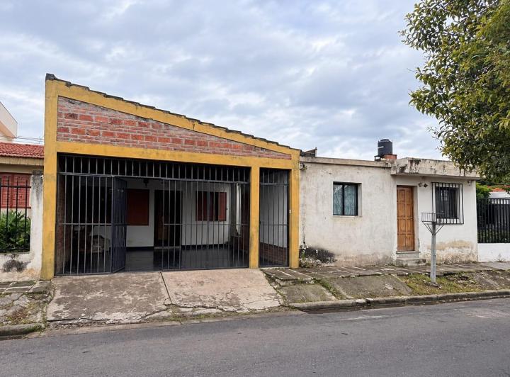 Casa · 200m² · 6 Ambientes · 1 Cochera