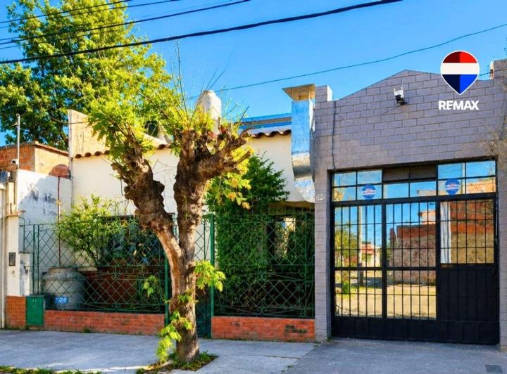 Casa · 290m² · 6 Ambientes · 1 Cochera