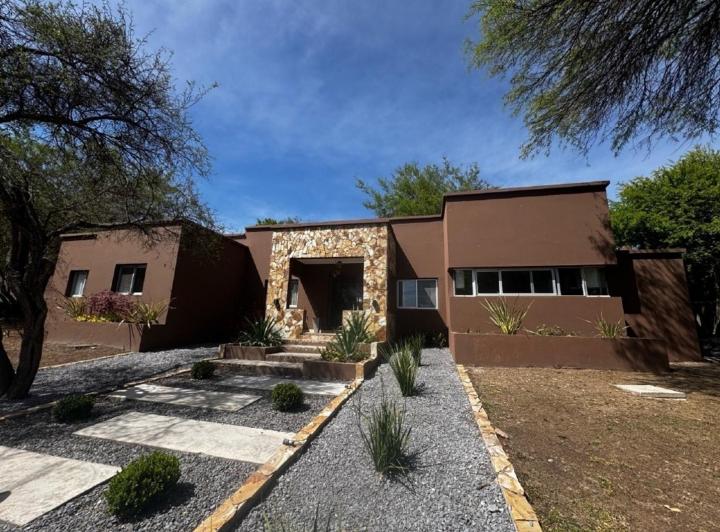 Casa · 200m² · 4 Ambientes · 4 Cocheras