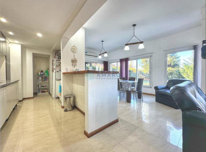 Casa · 144m² · 5 Ambientes · 3 Cocheras
