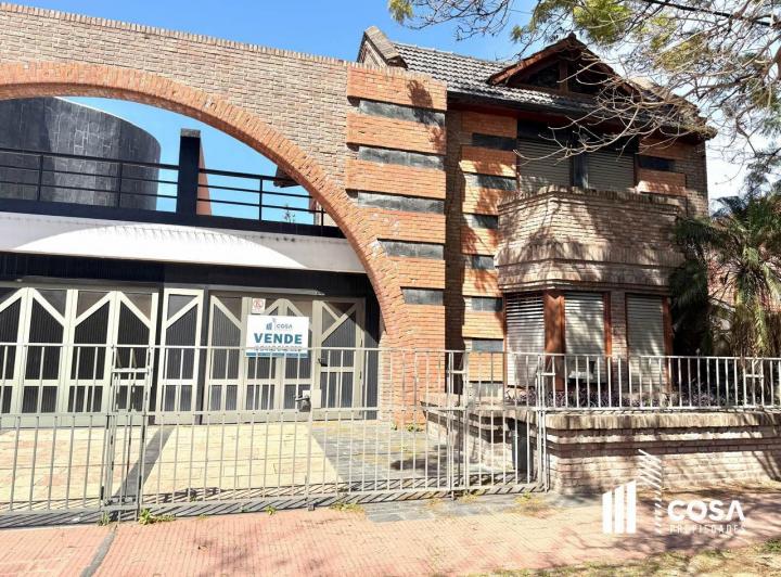 Casa · 178m² · 6 Ambientes · 1 Cochera