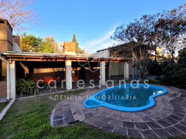 Casa · 186m² · 5 Ambientes · 2 Cocheras