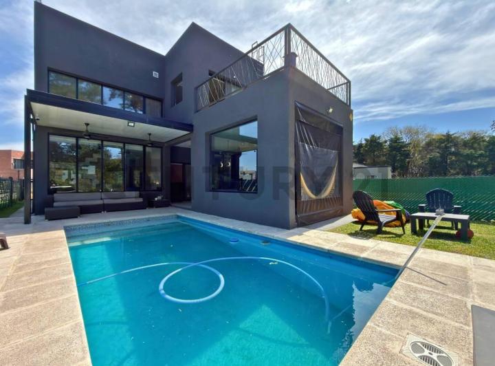 Casa · 150m² · 6 Ambientes · 1 Cochera